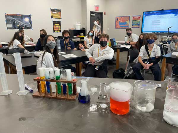 photo of hochberg lower school eighth grade science students in a lab